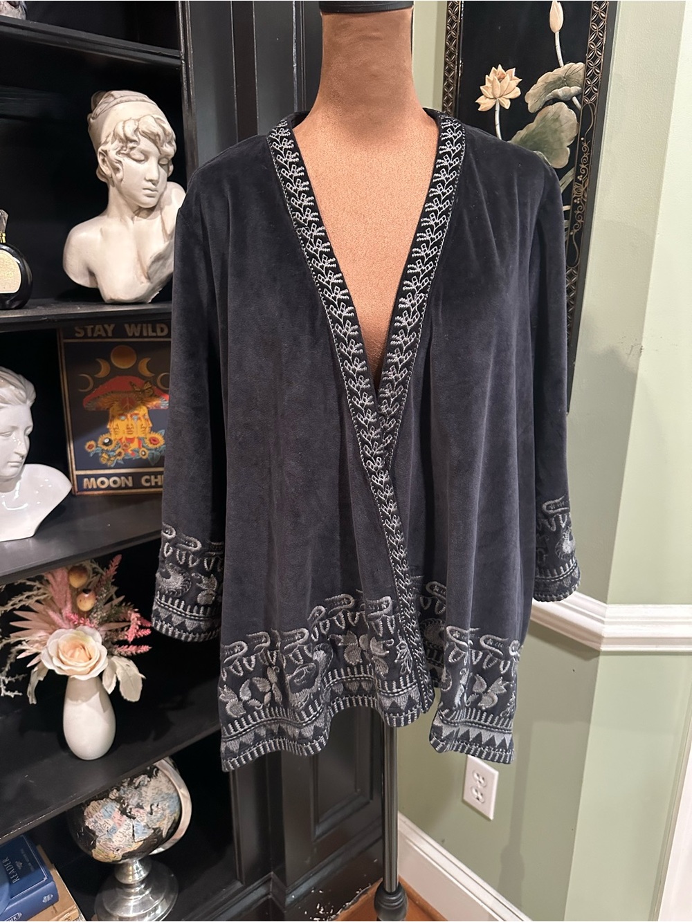 Sweet Magnolia Black Velvet Kimono with Gray Embroidery – Size Small (